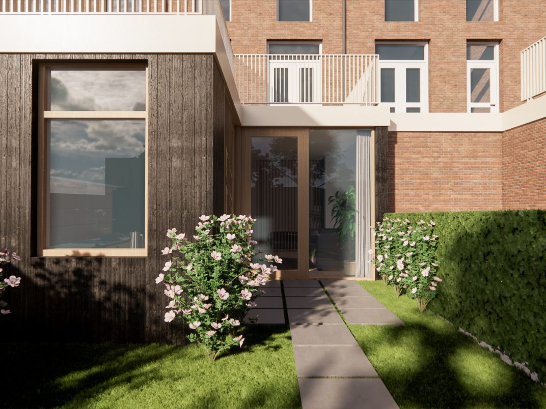 Tuinzijde van de uitbouw met zwarte houten gevel en tuinpad